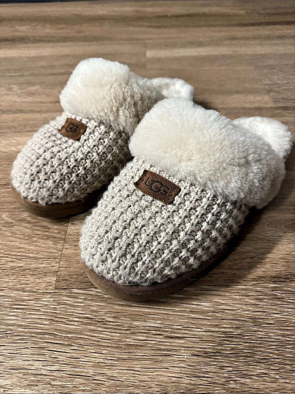 UGG Cozy Knit Slipper in Beige & White size 10